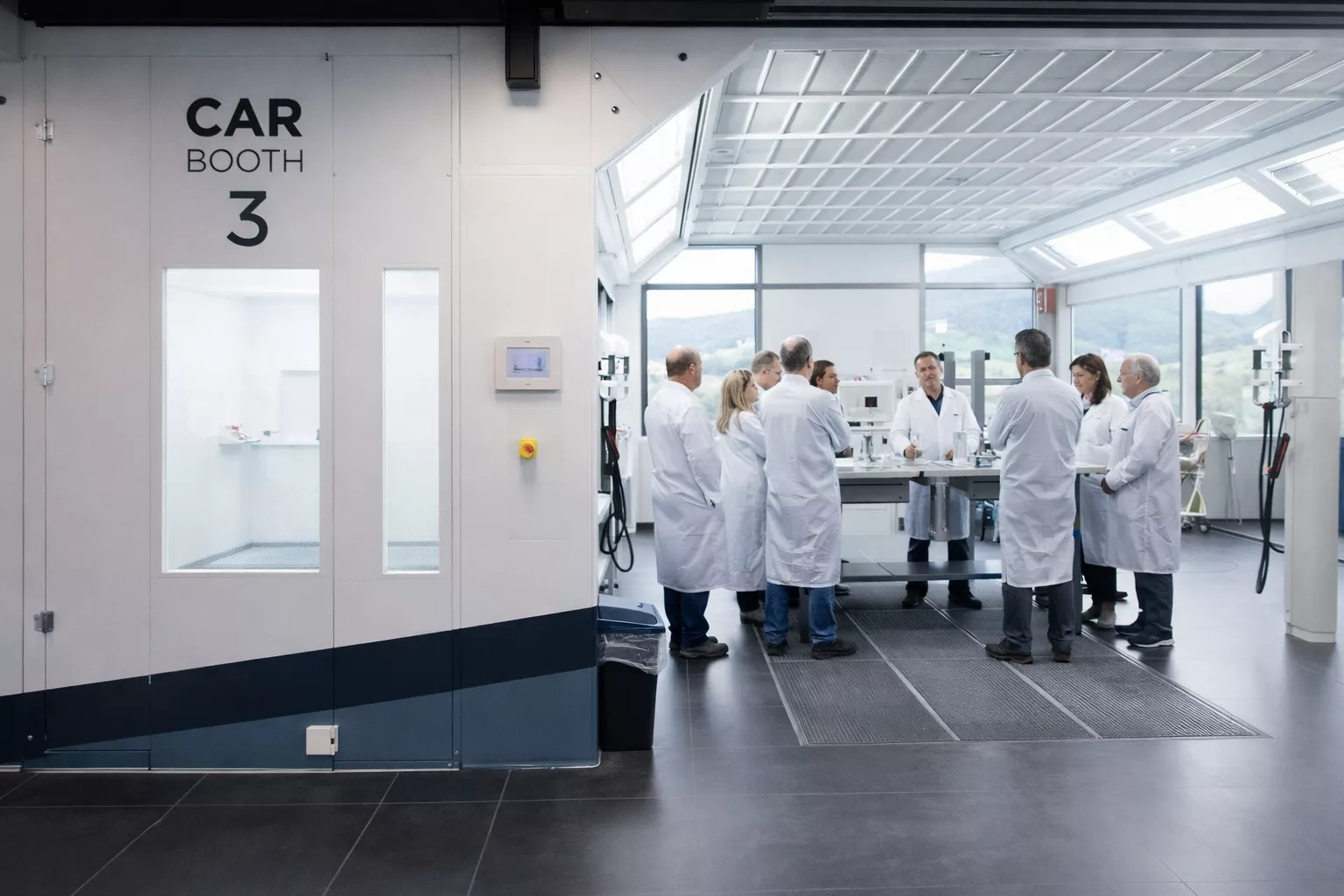 les techniciens du laboratoire Besa Espagne travaillent sur des projets de peinture sur mesure