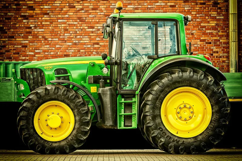 tracteur agricole peint avec le système Besa